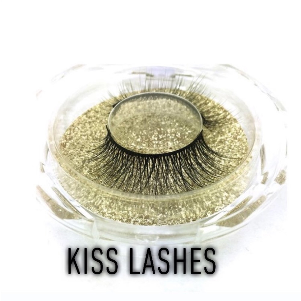 Lashes - Picture 4 of 8